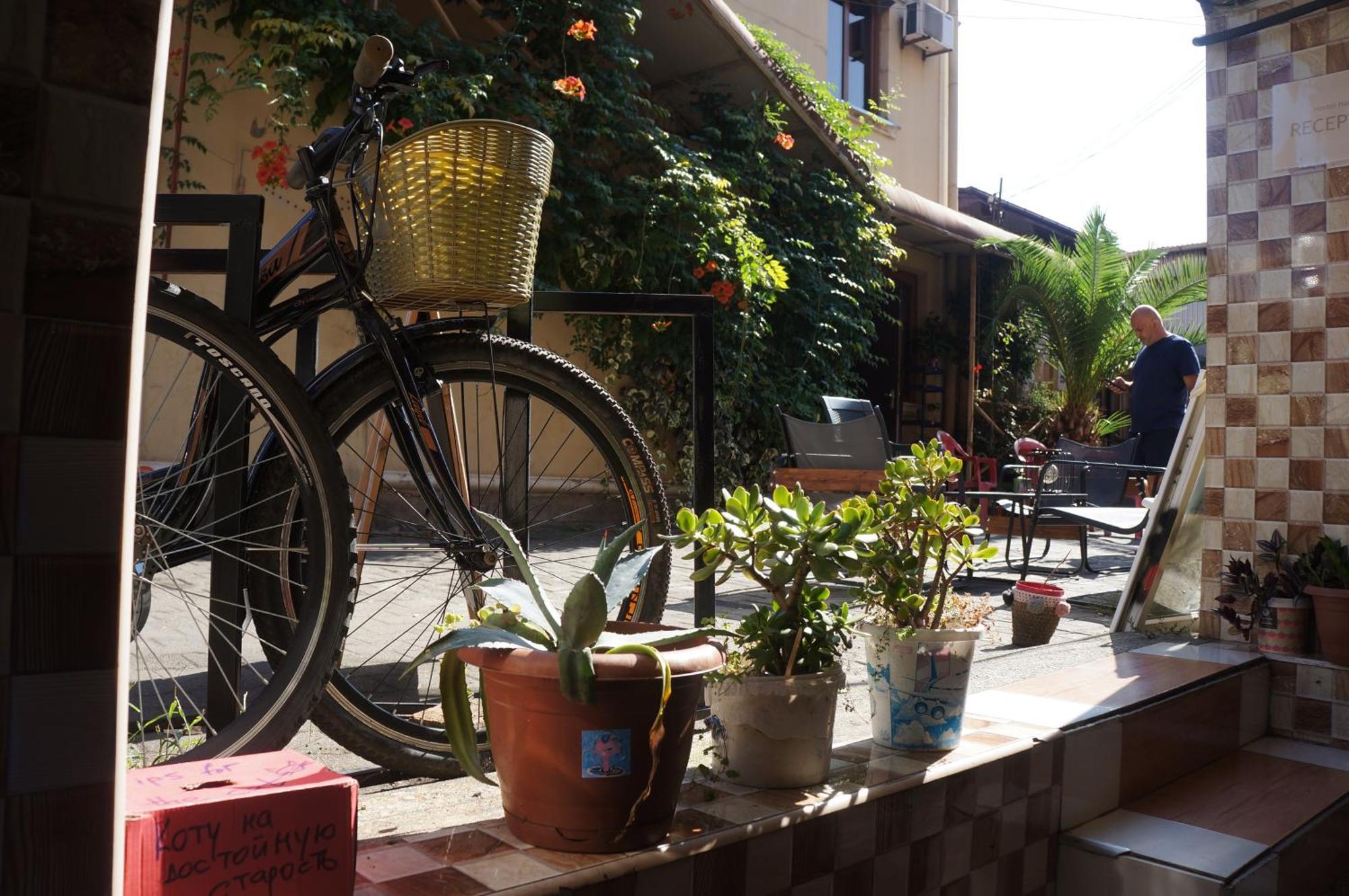 Harmony Backpackers Hostel Batumi Exterior foto